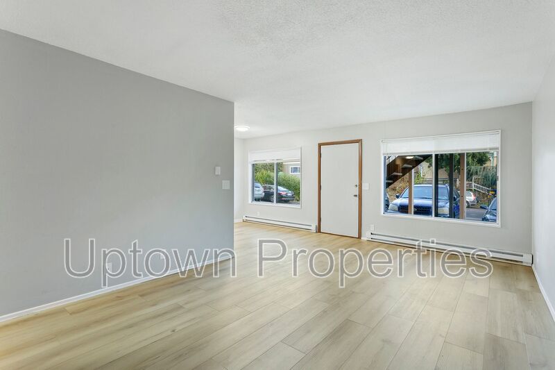 Cozy 2BD/1BTH Ground-level Apartment in Gabriel Terrace property image