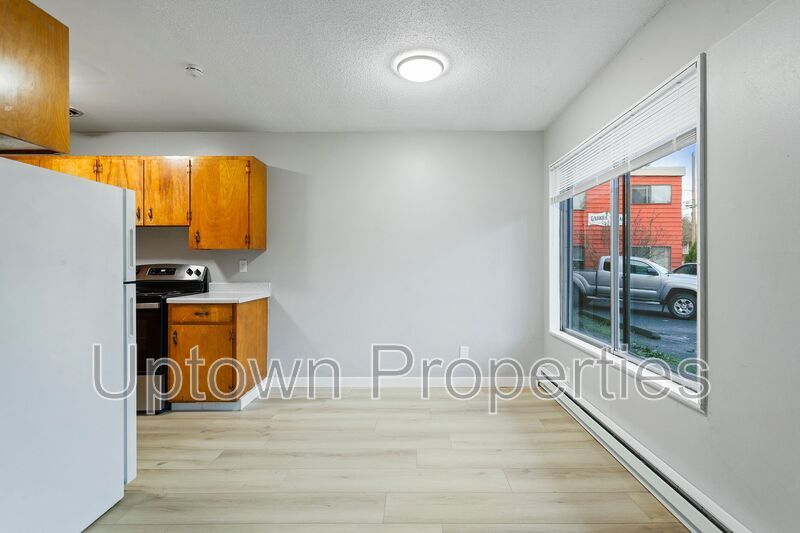 Cozy 2BD/1BTH Ground-level Apartment in Gabriel Terrace property image