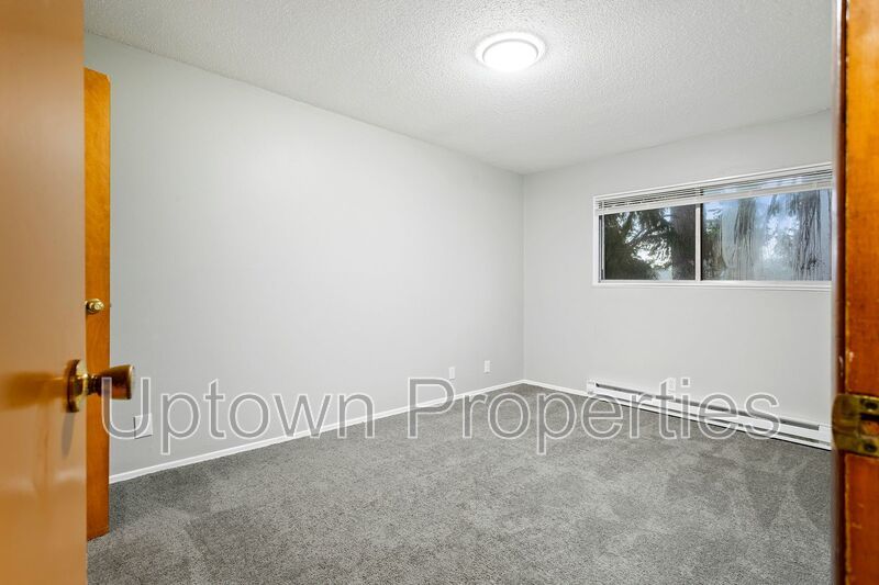 Cozy 2BD/1BTH Ground-level Apartment in Gabriel Terrace property image