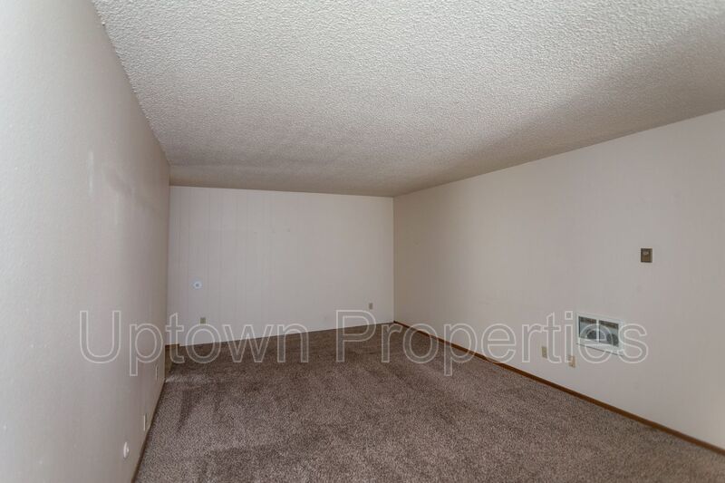 2BD/1BTH Top-floor Apartment Unit in Montavilla property image