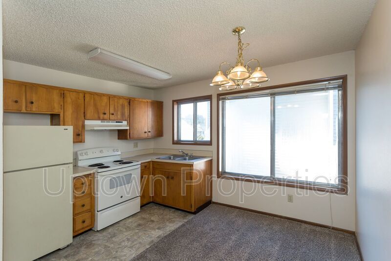 2BD/1BTH Top-floor Apartment Unit in Montavilla property image