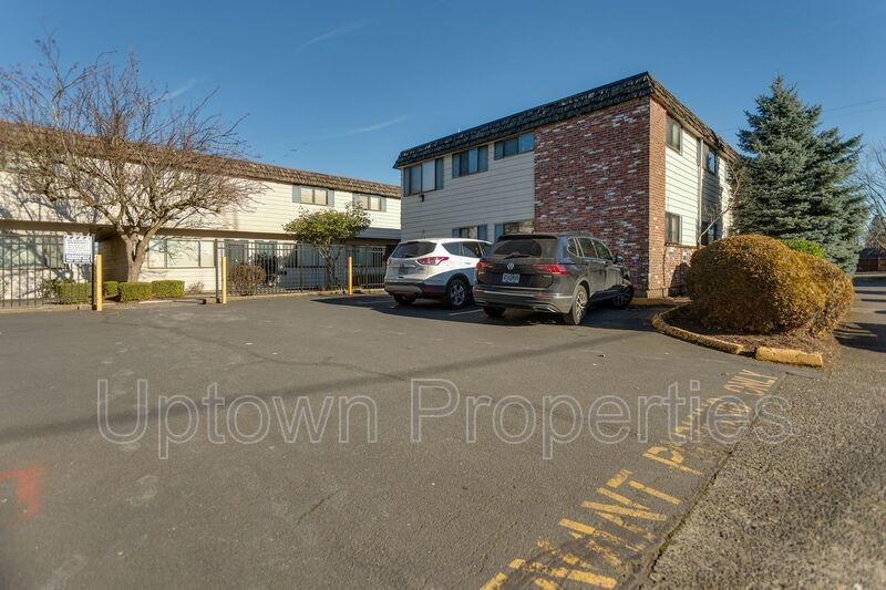 2BD/1BTH Top-floor Apartment Unit in Montavilla property image