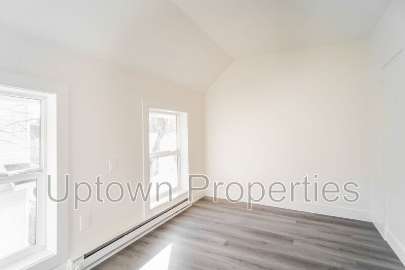 Top Floor 2BD/1BTH Wood Floors + Free Laundry On Site & Parking property image